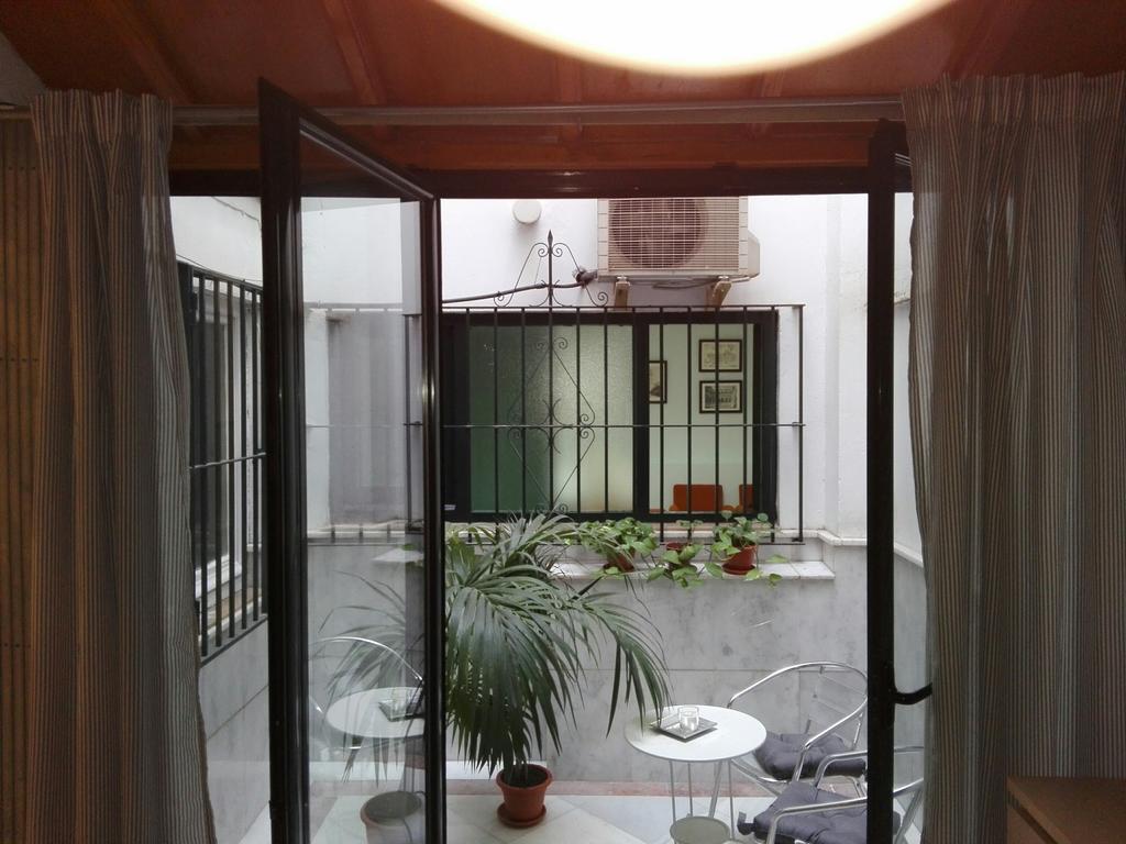 Centrico Apartamento Con Patio Privado Sevilla Eksteriør billede